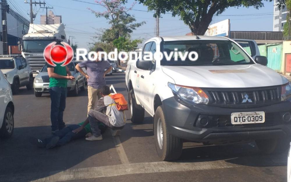 NO SEMÁFORO: Caminhonete da prefeitura se envolve em acidente com motociclista na capital