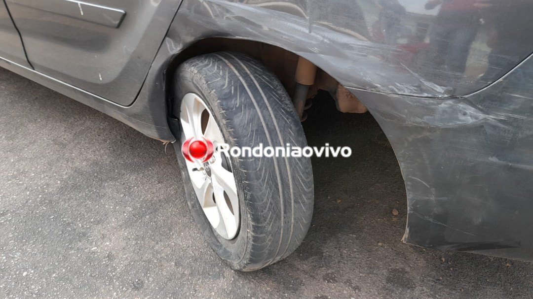 CAPOTAMENTO: Mulher fica lesionada após bater em carro parado e causar grave acidente