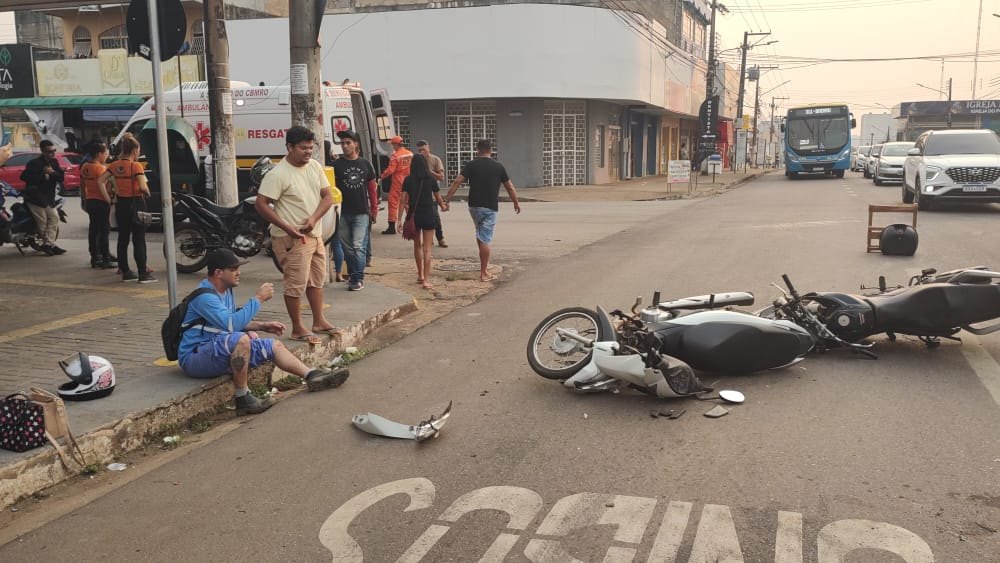 ASSISTA:  Três motociclistas ficam feridos em grave acidente na 7 de Setembro
