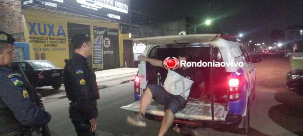 ASSISTA: Vídeo mostra homem furtando relógio de R$ 1 mil na loja Chilli Beans