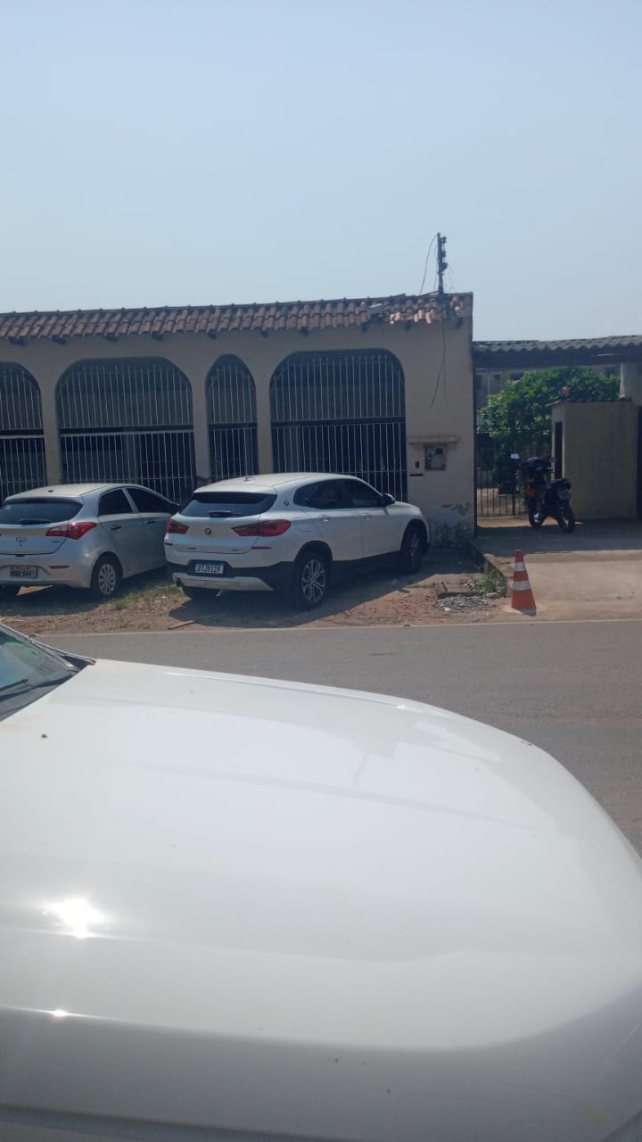 12 ANOS: Moradores denunciam casa abandonada no centro da capital 