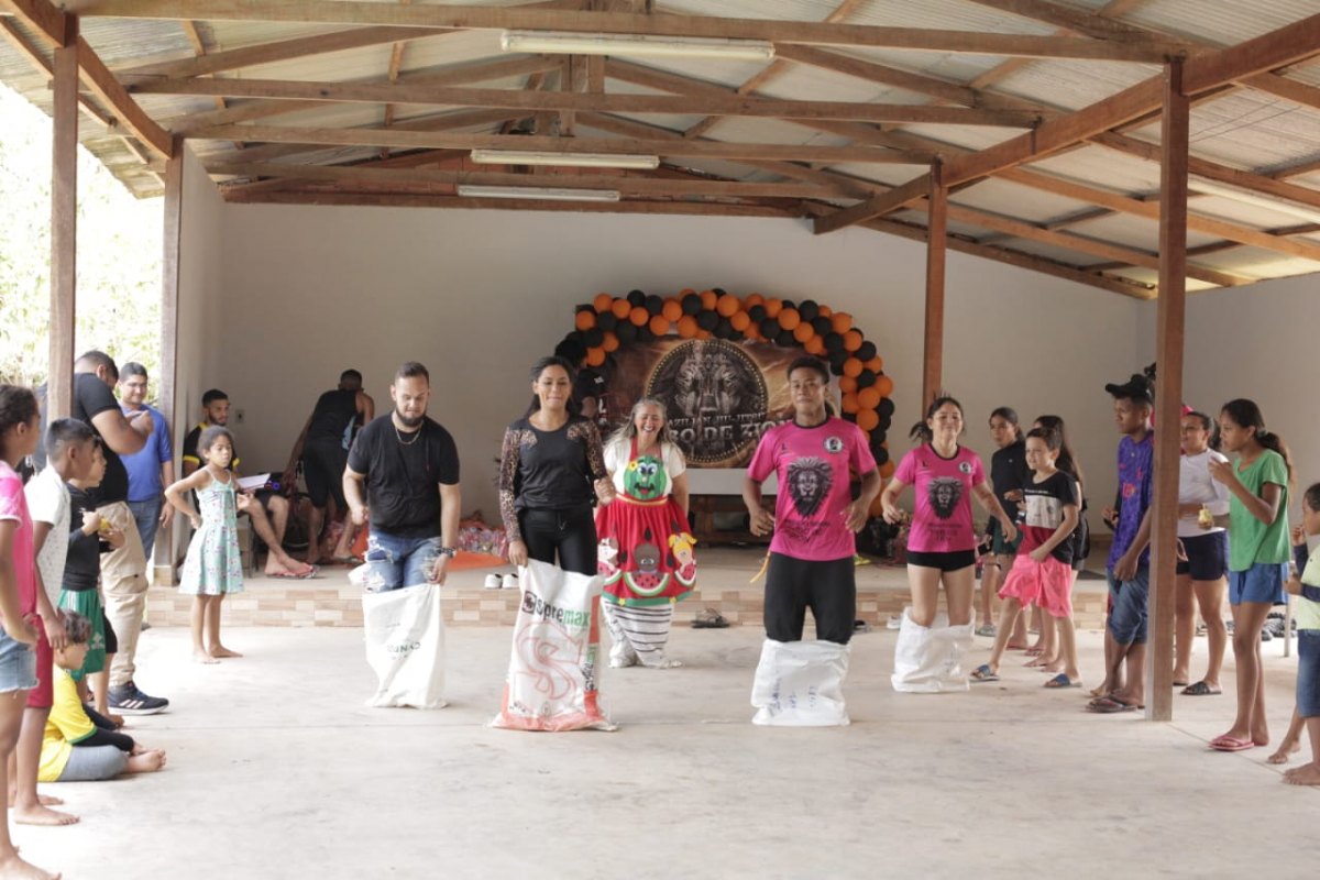 MÁRCIA SOCORRISTA: Crianças das comunidades Vila Princesa e Ayrton Senna tiveram dia de lazer 