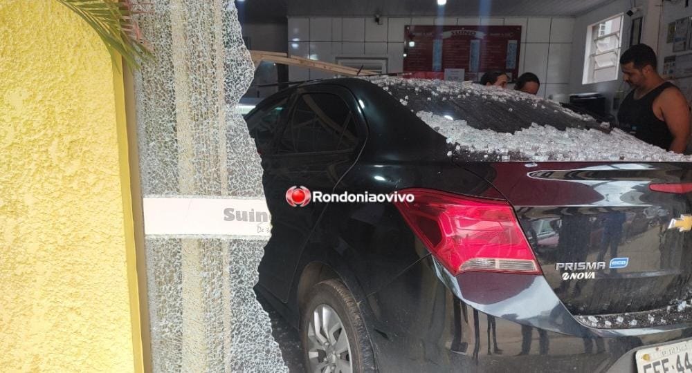 VEJA O VÍDEO: Veículo invade comércio após colisão na Amazonas