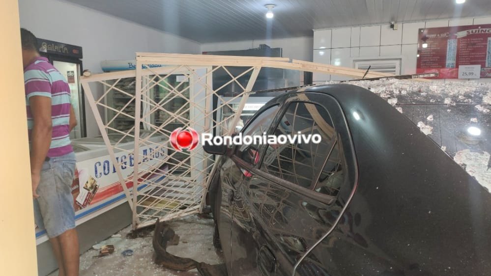 VEJA O VÍDEO: Veículo invade comércio após colisão na Amazonas