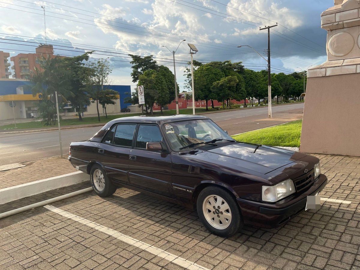 VIRALIZOU: Acidente com Opala de colecionador vira meme nas redes sociais