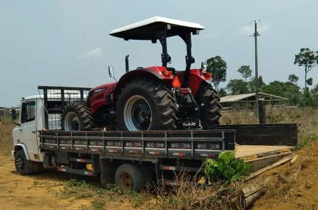 RECURSOS: Alex Silva entrega equipamentos agrícolas para produtores rurais de Machadinho