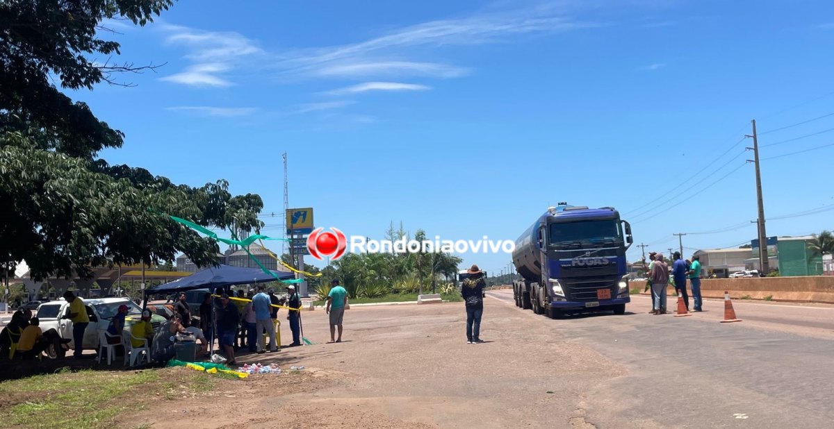 CANDEIAS: Equipes do Batalhão de Choque se reúnem para acabar com manifestação na BR-364