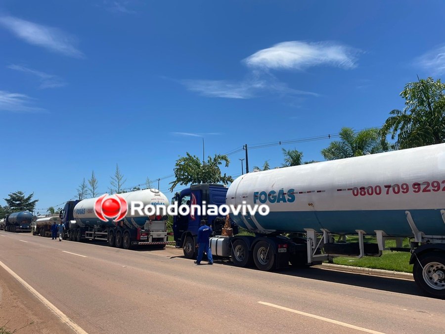 CANDEIAS: Equipes do Batalhão de Choque se reúnem para acabar com manifestação na BR-364