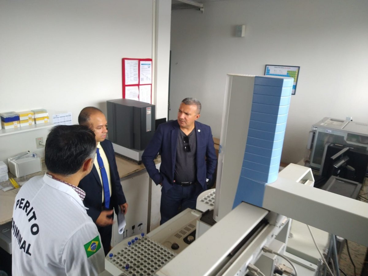 EMENDA: Dep. Alex Silva entrega equipamentos para a Polícia Técnico-Científica de RO