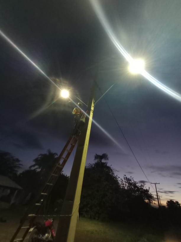 ILUMINAÇÃO: Serviços são realizados na comunidade Prosperidade a pedido de Valtinho Canuto