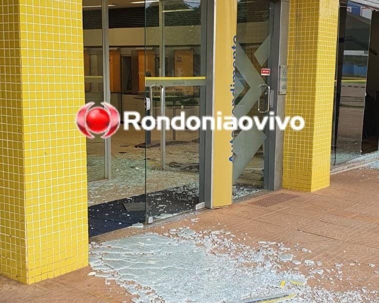 DINAMITE: Bandidos explodem caixa eletrônico do Banco do Brasil 