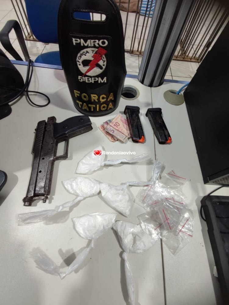 APÓS ASSASSINATO: Policiais da Homicídios e PM prendem dois com armas, facão e drogas no Orgulho 