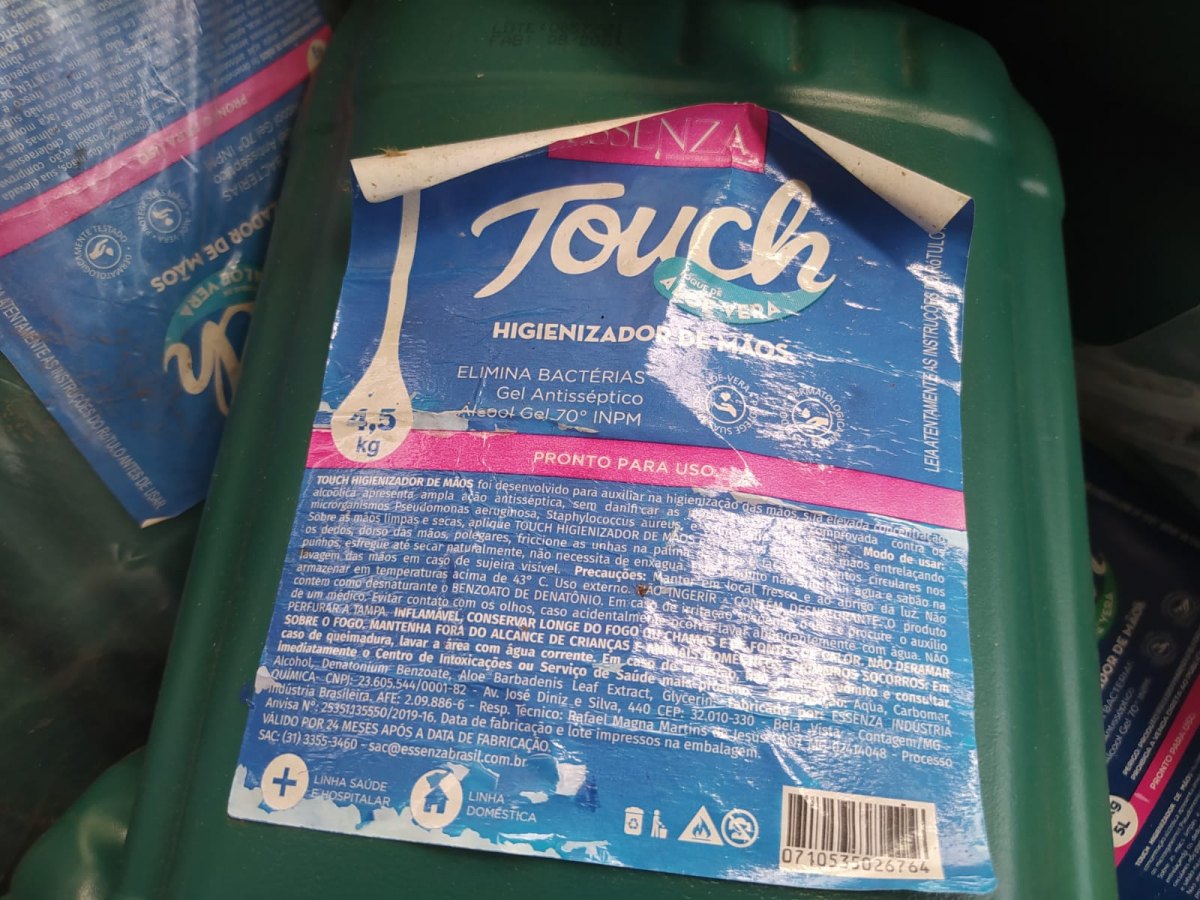 PELA SEDUC: Carteiras escolares e álcool estão guardados de forma irregular em Porto Velho