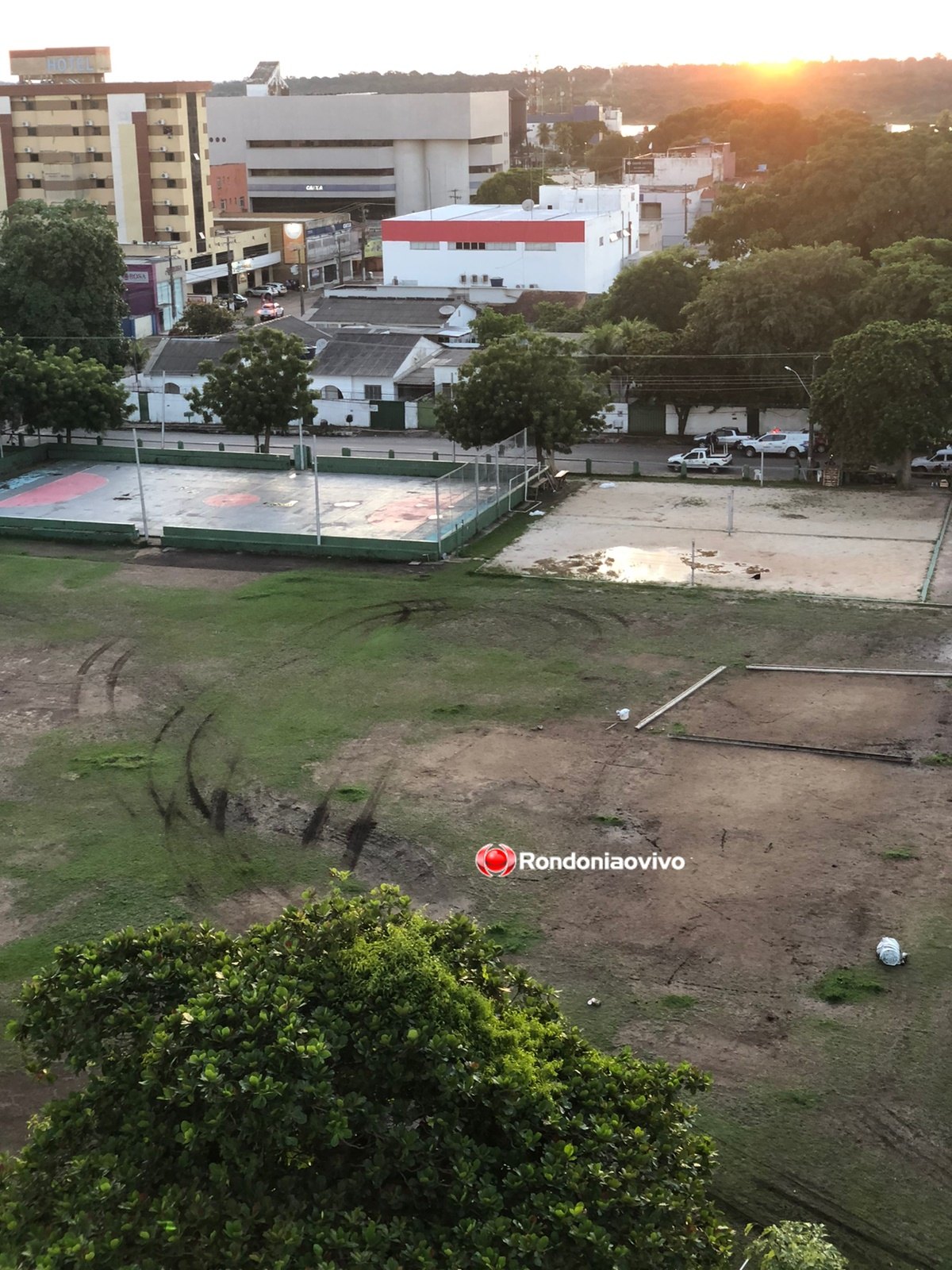 DESTRUÍDO: Campo de futebol da 17ª Brigada, na capital, está em estado precário 