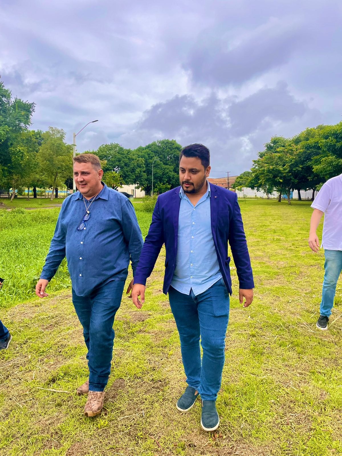 FISCALIZAÇÃO: Vereador Dr. Gilber inspeciona obra de revitalização ambiental no skate Park