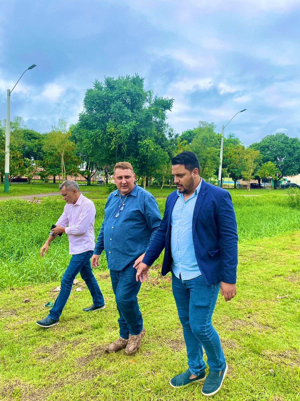 FISCALIZAÇÃO: Vereador Dr. Gilber inspeciona obra de revitalização ambiental no skate Park