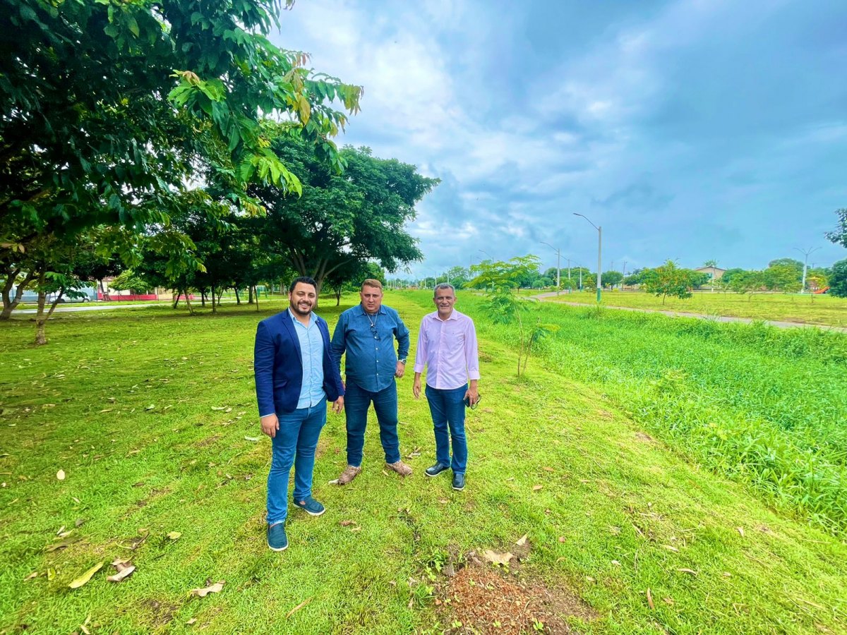 FISCALIZAÇÃO: Vereador Dr. Gilber inspeciona obra de revitalização ambiental no skate Park