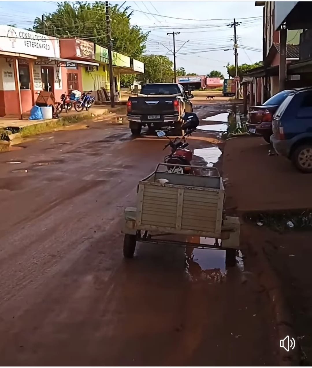 BURACO E LAMA: Moradora de Extrema mostra as péssimas condições das ruas no distrito da capital