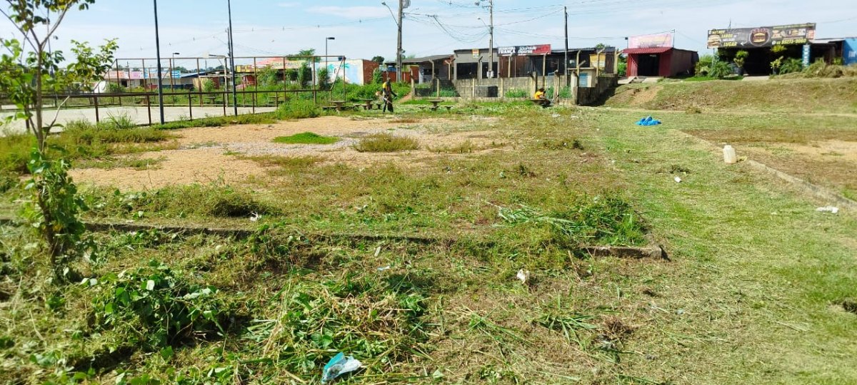 VEREADOR: Negreiros solicita e Prefeitura faz serviço de limpeza de praça no Morar Melhor