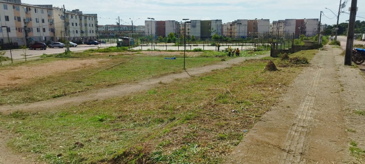 VEREADOR: Negreiros solicita e Prefeitura faz serviço de limpeza de praça no Morar Melhor