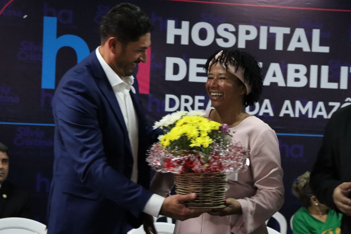 CIDADÃO HONORÁRIO: Vereador Márcio Pacele propõe título a Dep. Fed. Sílvia Cristina