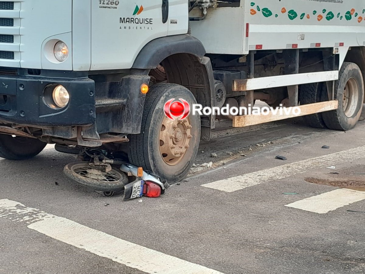 ESCAPOU: Caminhão do lixo esmaga motocicleta no Orgulho do Madeira 