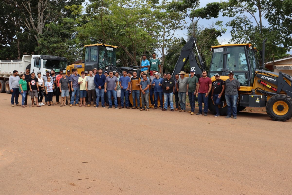 NOVA CALIFÓRNIA: Márcio Pacele garante a entrega de maquinários para distrito