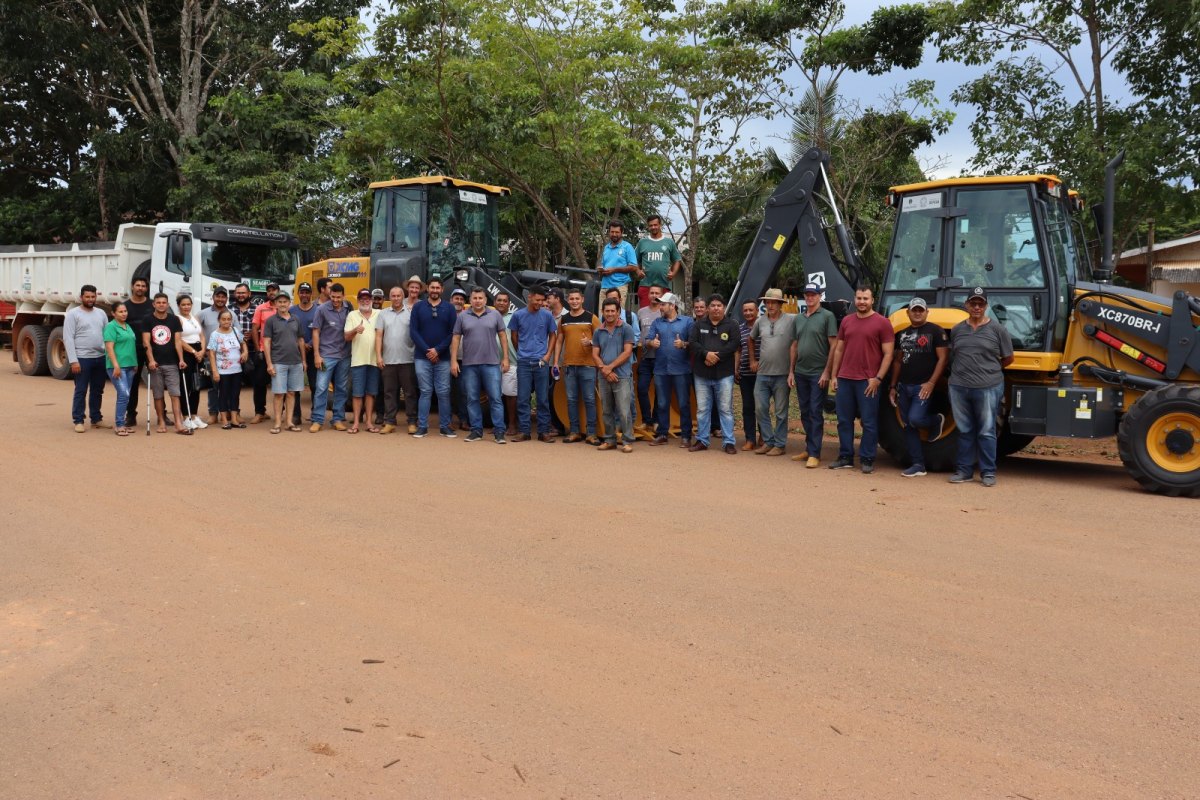 NOVA CALIFÓRNIA: Márcio Pacele garante a entrega de maquinários para distrito