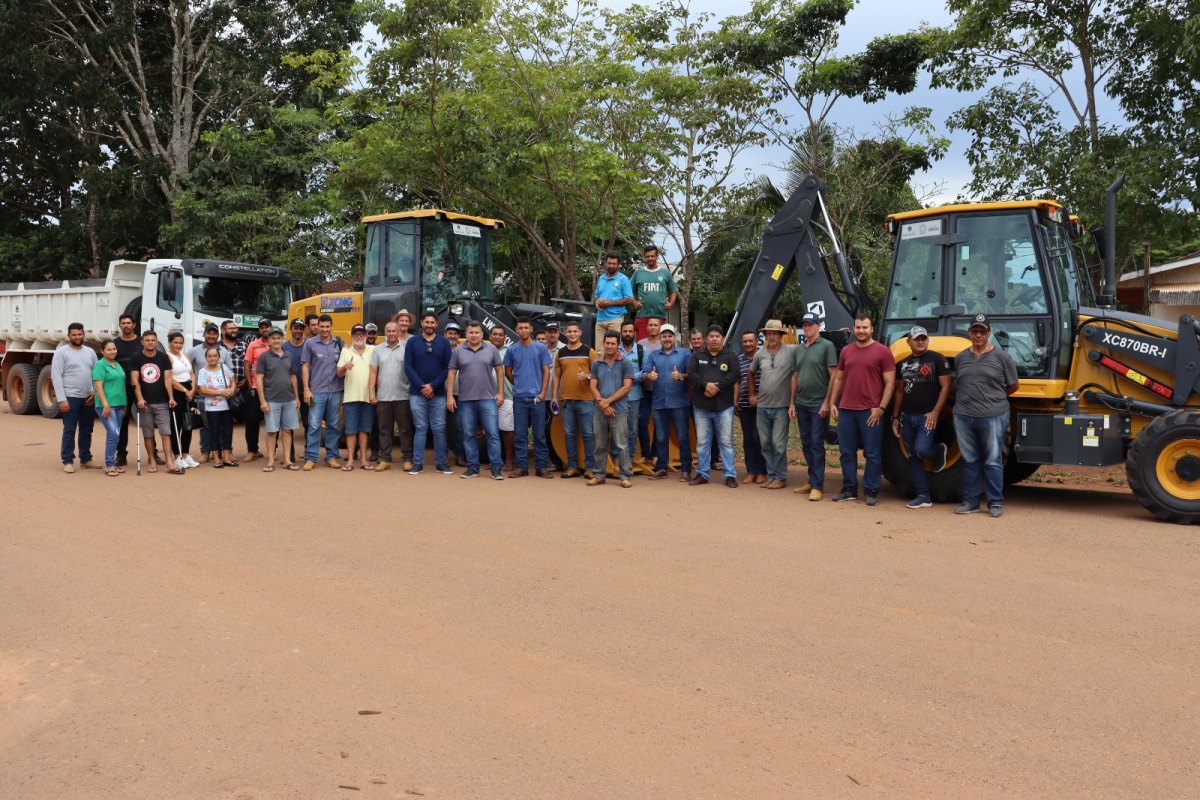 NOVA CALIFÓRNIA: Márcio Pacele garante a entrega de maquinários para distrito