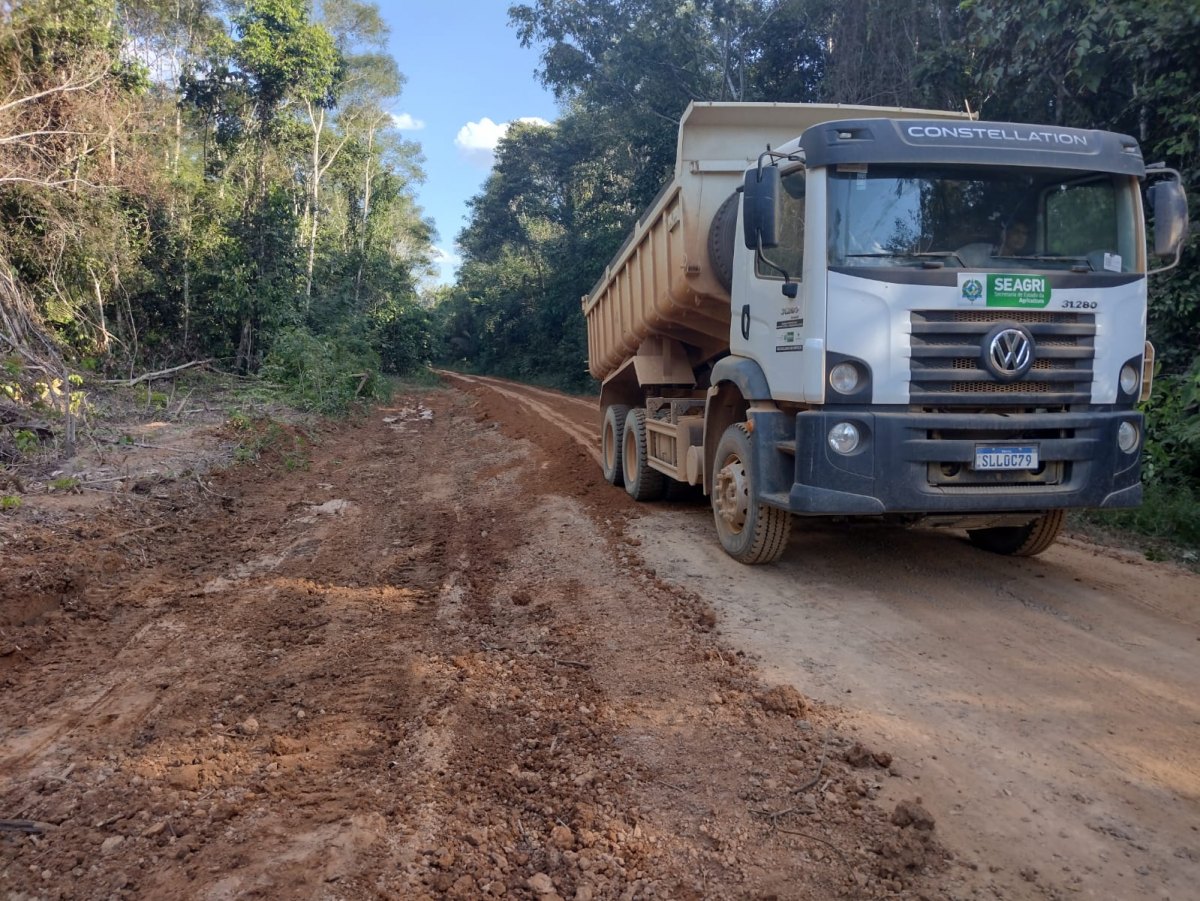 CANDEIAS DO JAMARI: Prefeito Toninho Cerejeiras entrega obras de recuperação do Travessão da 35/40 