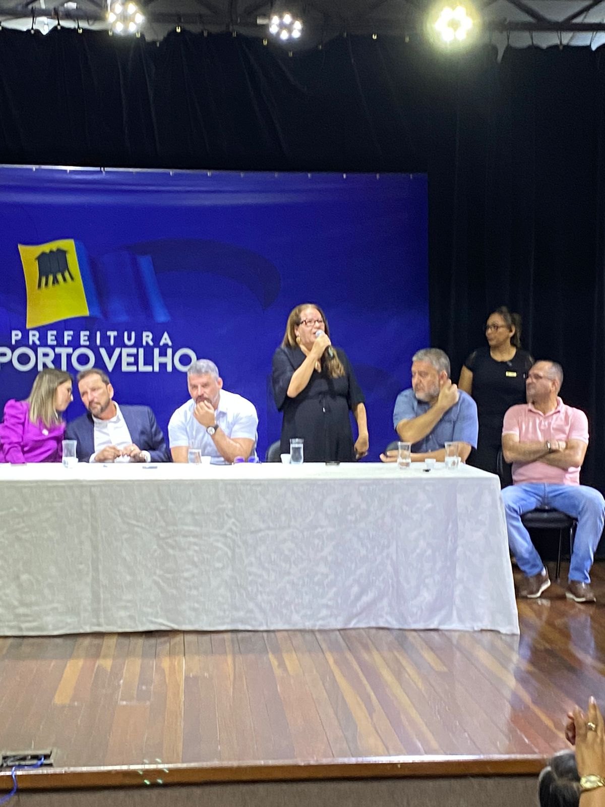 ELLIS REGINA: Vereadora comemora posse de concursados de 2019 da Semed