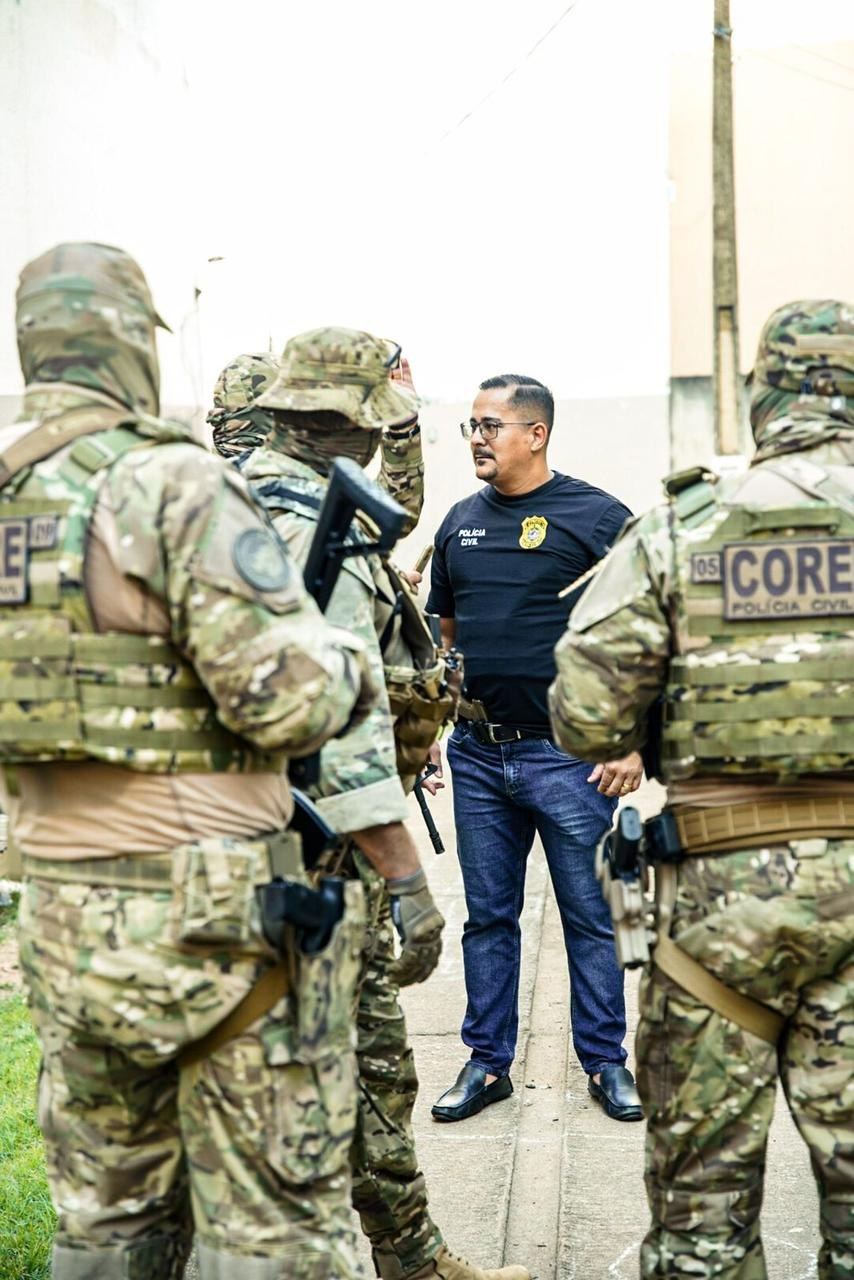 NO ORGULHO: Secretário de Segurança veste a farda e participa de operação da Draco