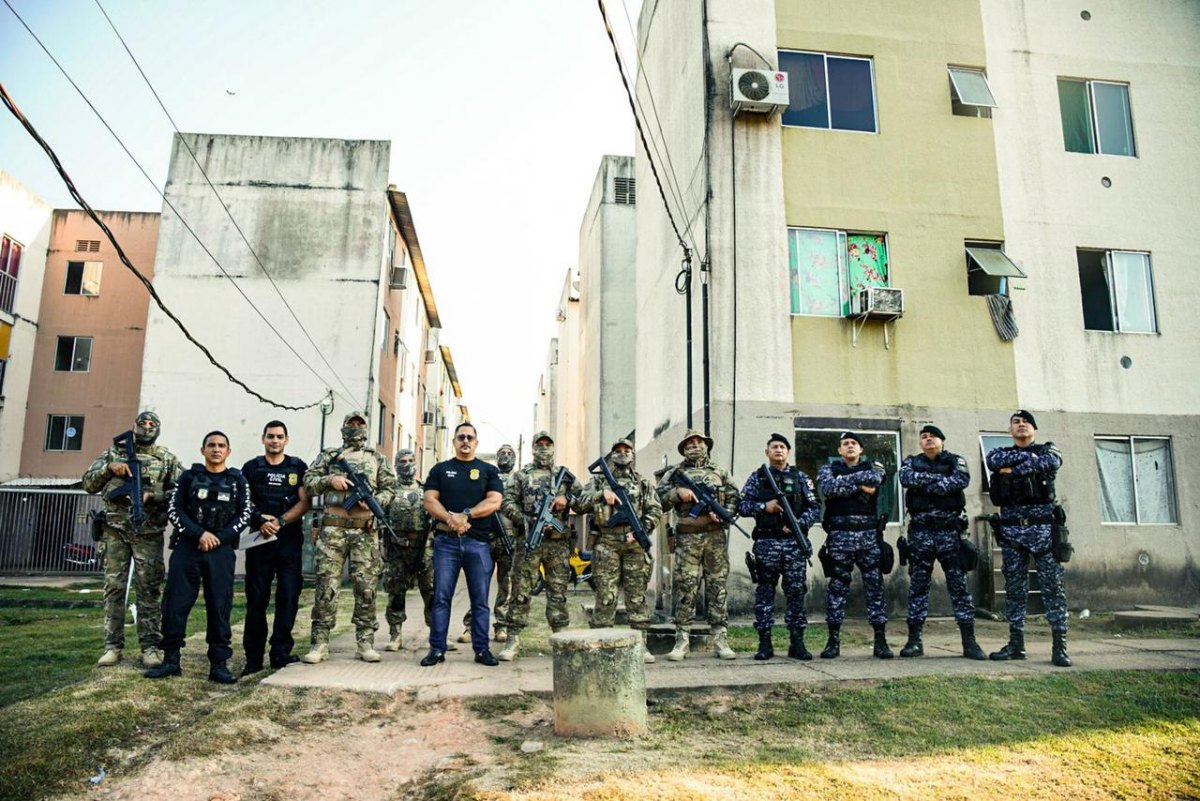 NO ORGULHO: Secretário de Segurança veste a farda e participa de operação da Draco