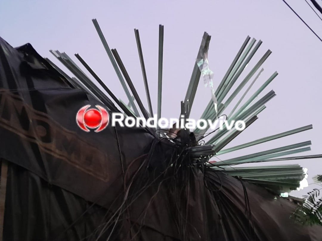 DESTRUIÇÃO: Carreta arrasta fios, quebra postes e semáforo na capital 