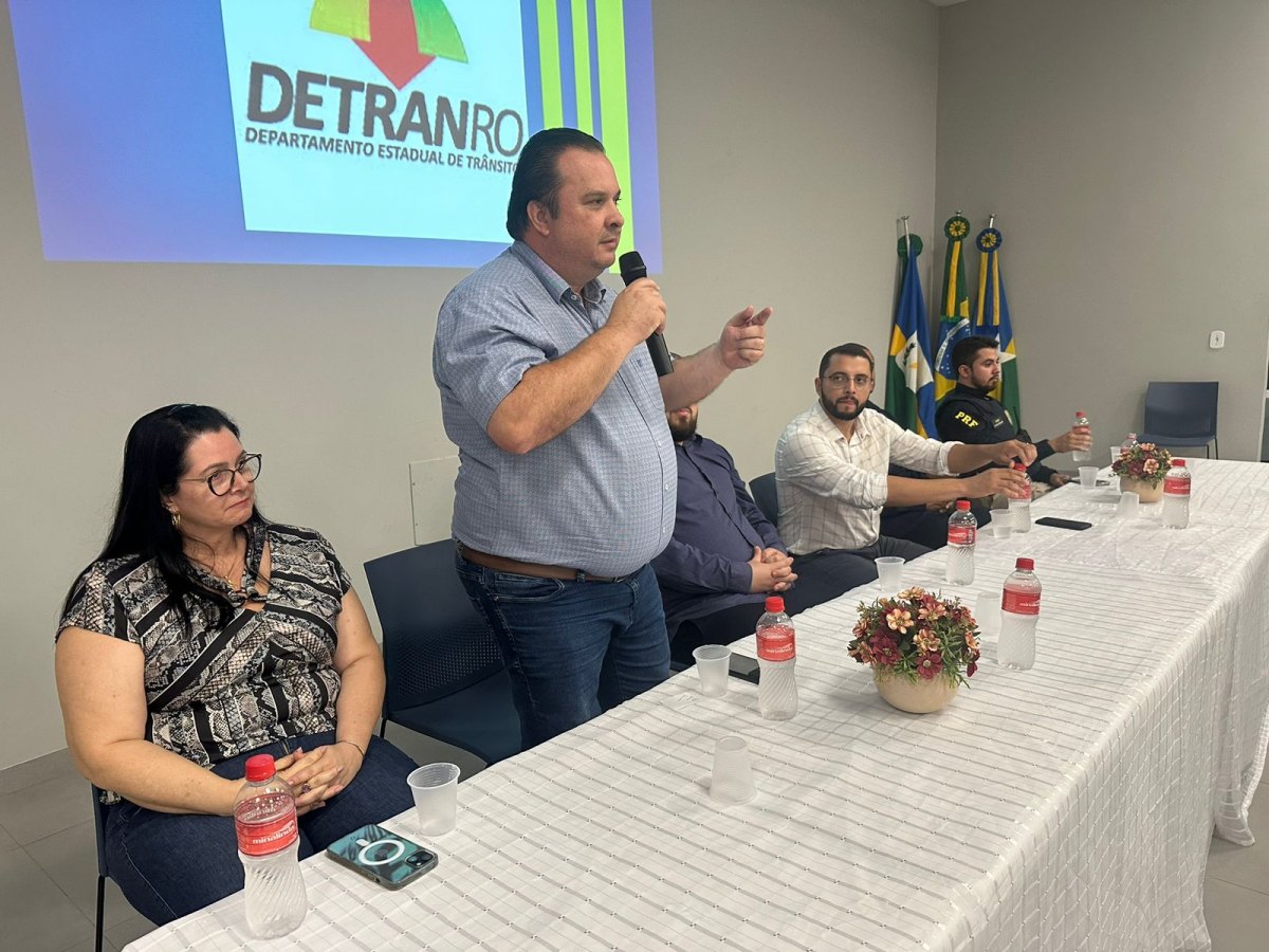 LUÍS DO HOSPITAL: Deputado participa do encerramento da Semana Nacional de Trânsito em Jaru