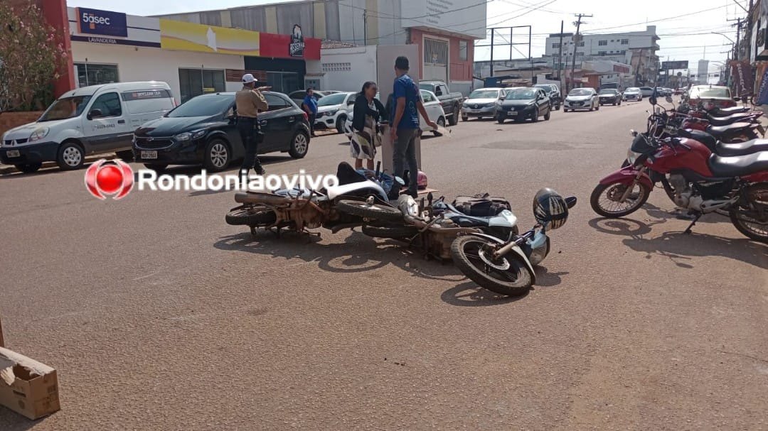 NA CALAMA: Batida entre motos deixa mulher e motoboy feridos