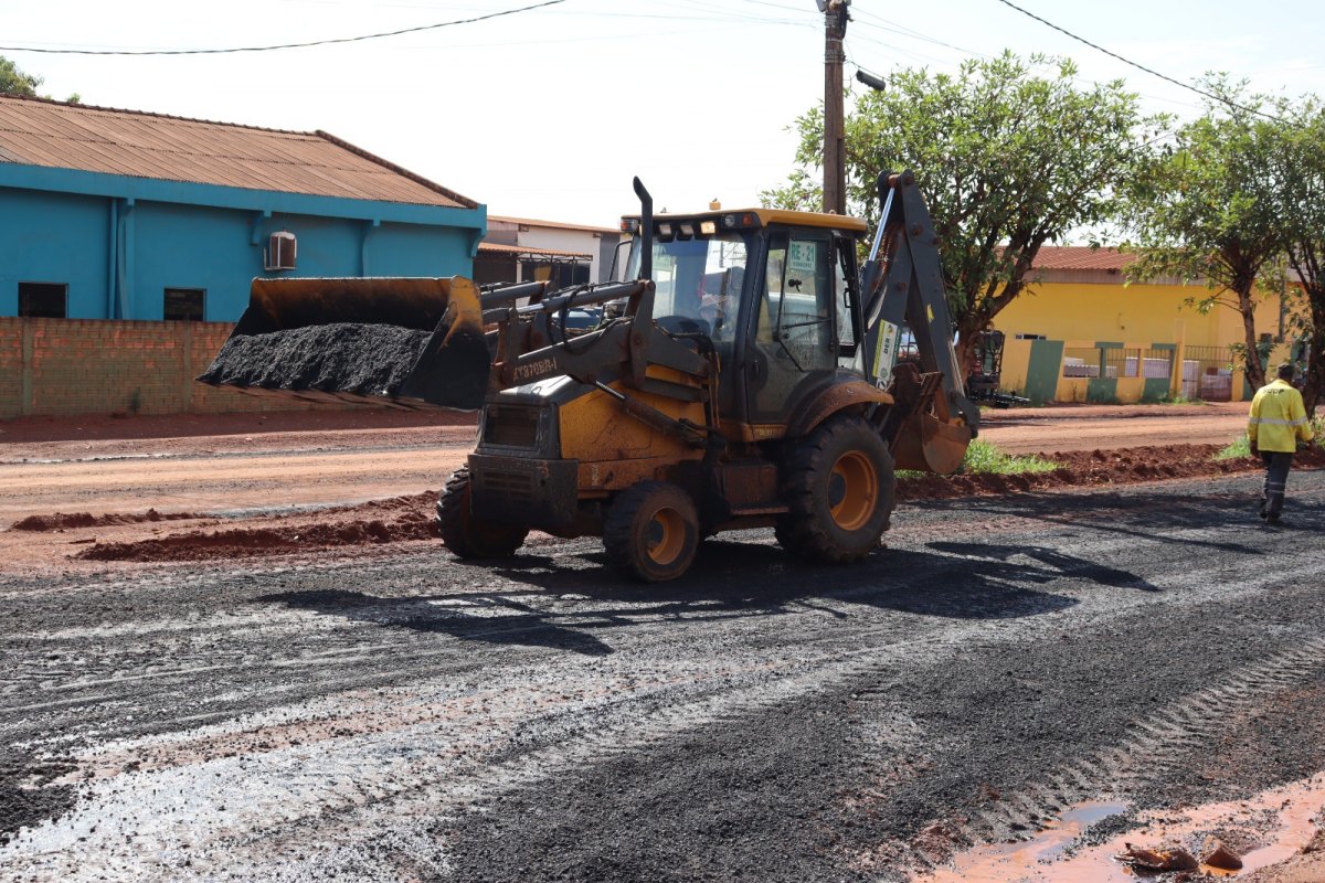 MÁRCIO PACELE: Vereador fiscaliza de perto obras de pavimentação em Vista Alegre do Abunã