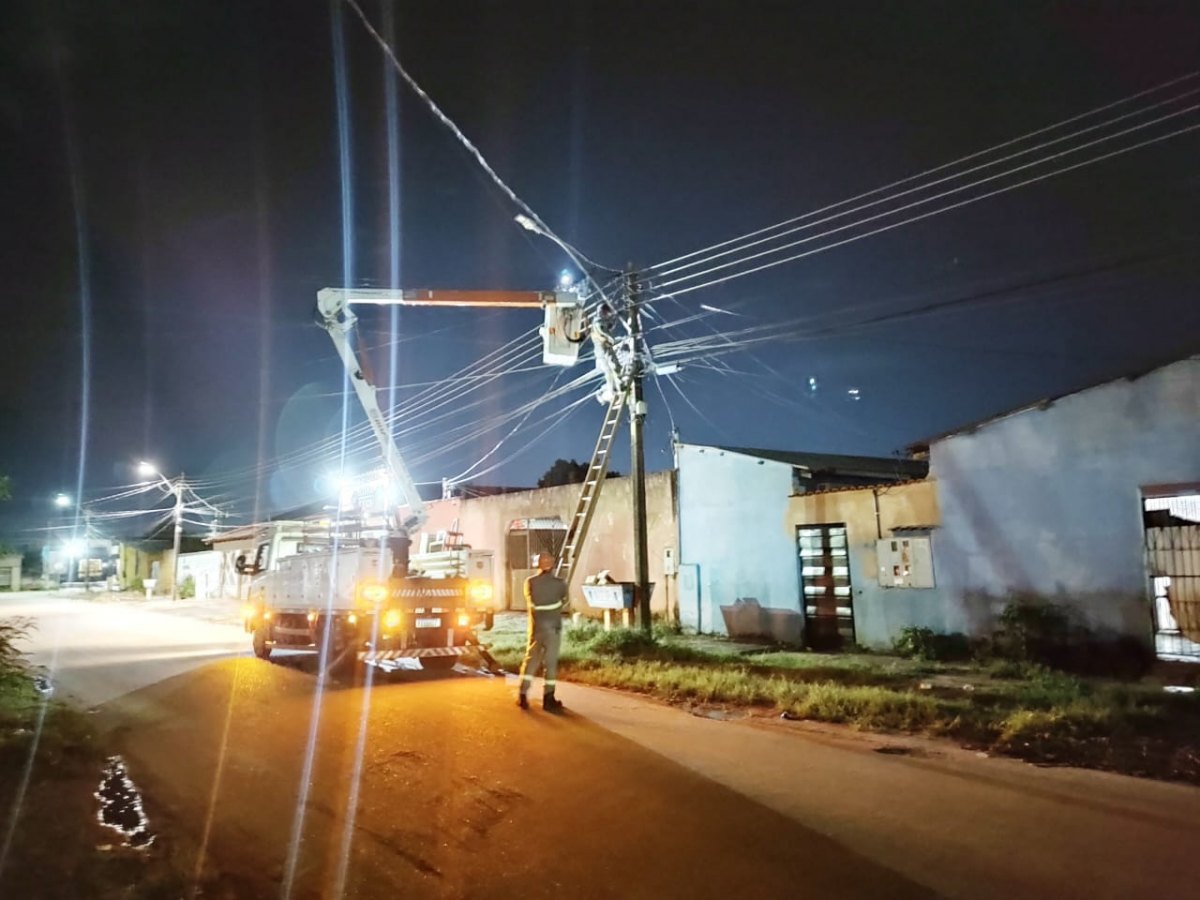 EDWILSON NEGREIROS: Emdur instala lâmpadas de LED no bairro JK após pedido de vereador