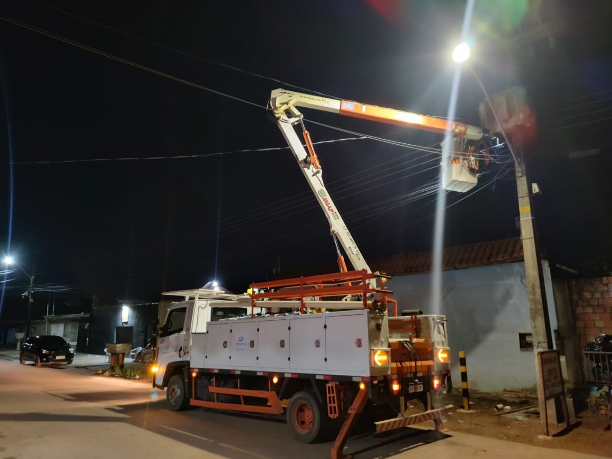 EDWILSON NEGREIROS: Emdur instala lâmpadas de LED no bairro JK após pedido de vereador