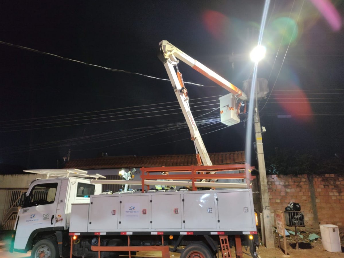 EDWILSON NEGREIROS: Emdur instala lâmpadas de LED no bairro JK após pedido de vereador