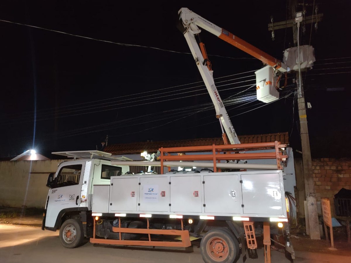 EDWILSON NEGREIROS: Emdur instala lâmpadas de LED no bairro JK após pedido de vereador