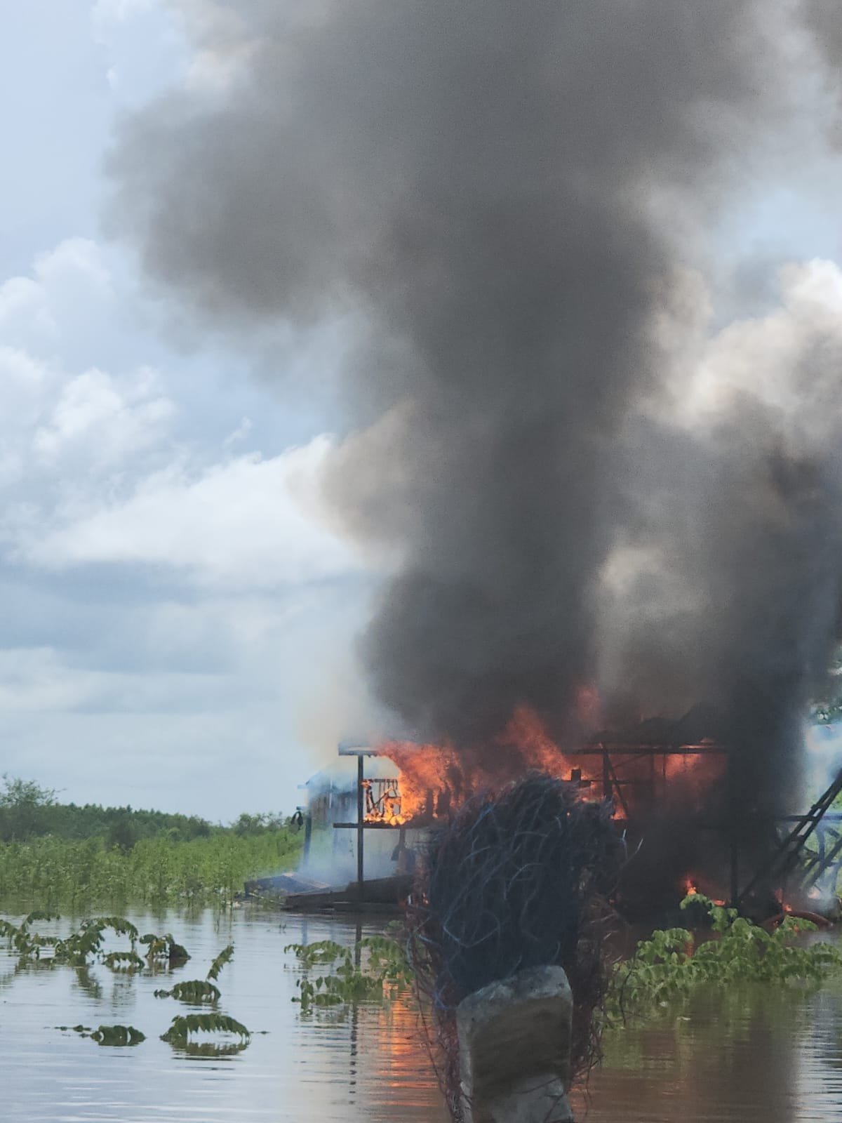 GARIMPO ILEGAL: Dez dragas são explodidas durante operação da PF e Ibama no rio Madeira