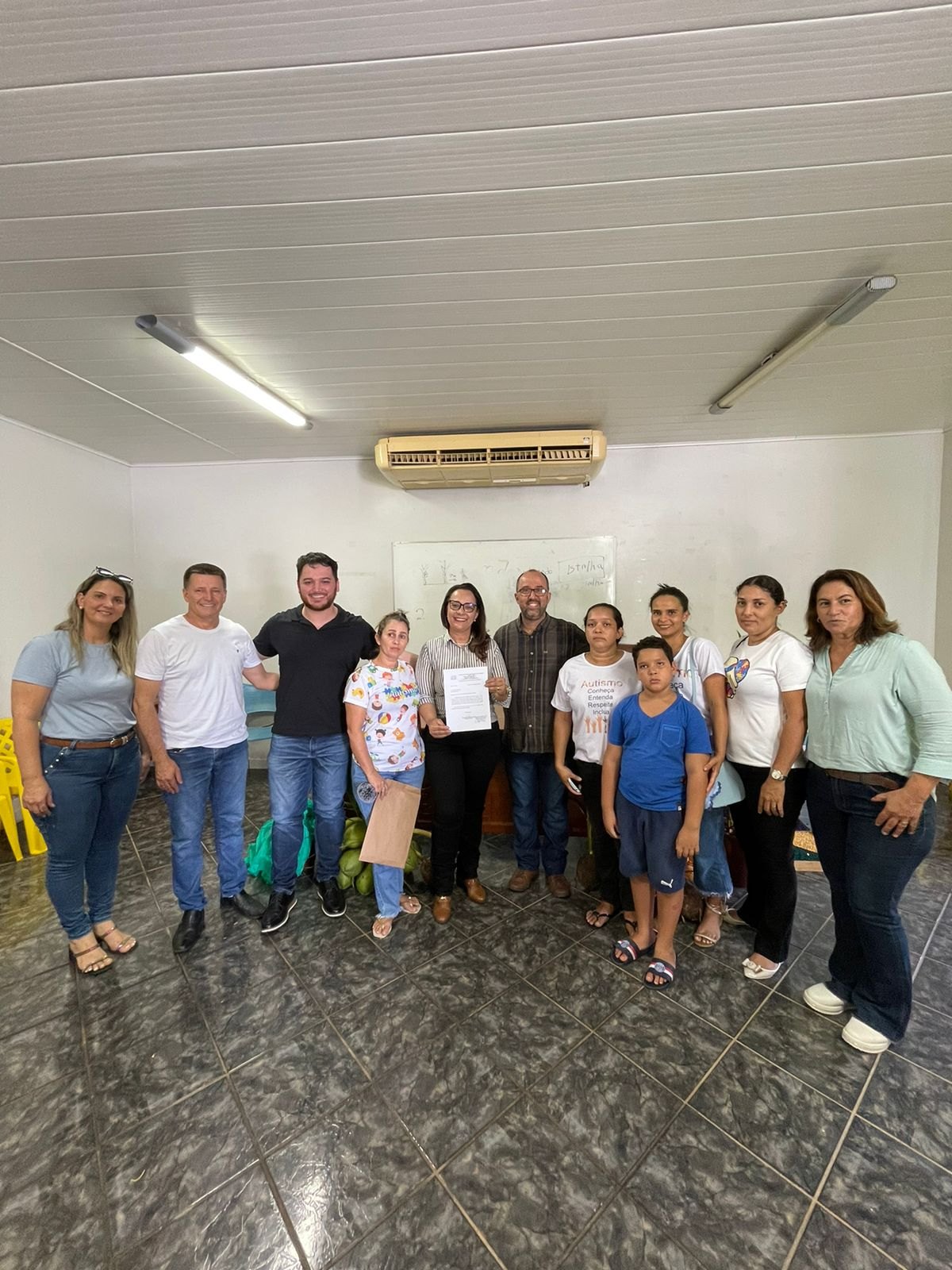 ROSANGELA DONADON: Deputada entrega mudas de coco para agricultores em municípios do interior