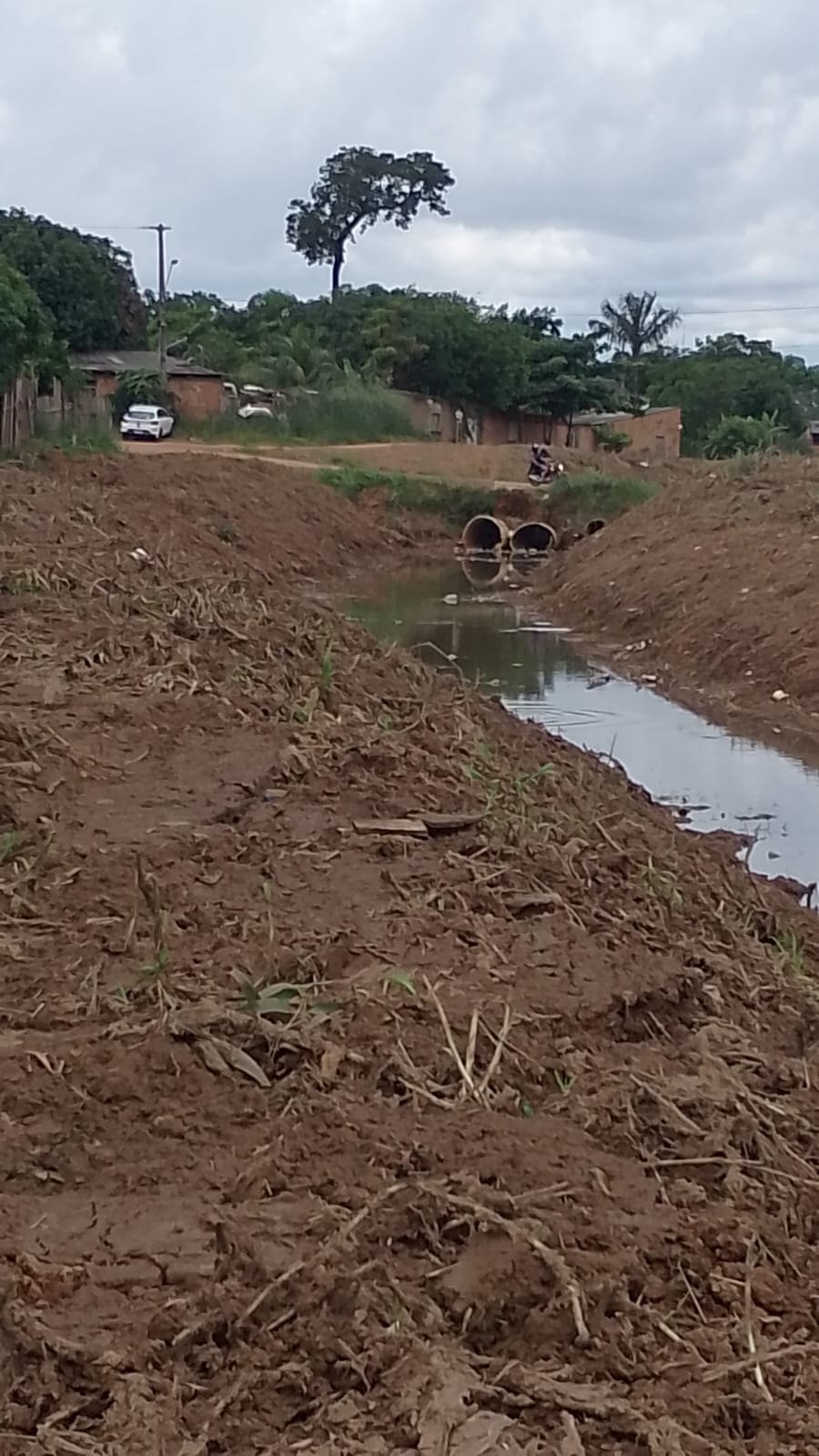 EDWILSON NEGREIROS: Vereador solicita e SEMOB providencia limpeza de canal no Cidade do Lobo