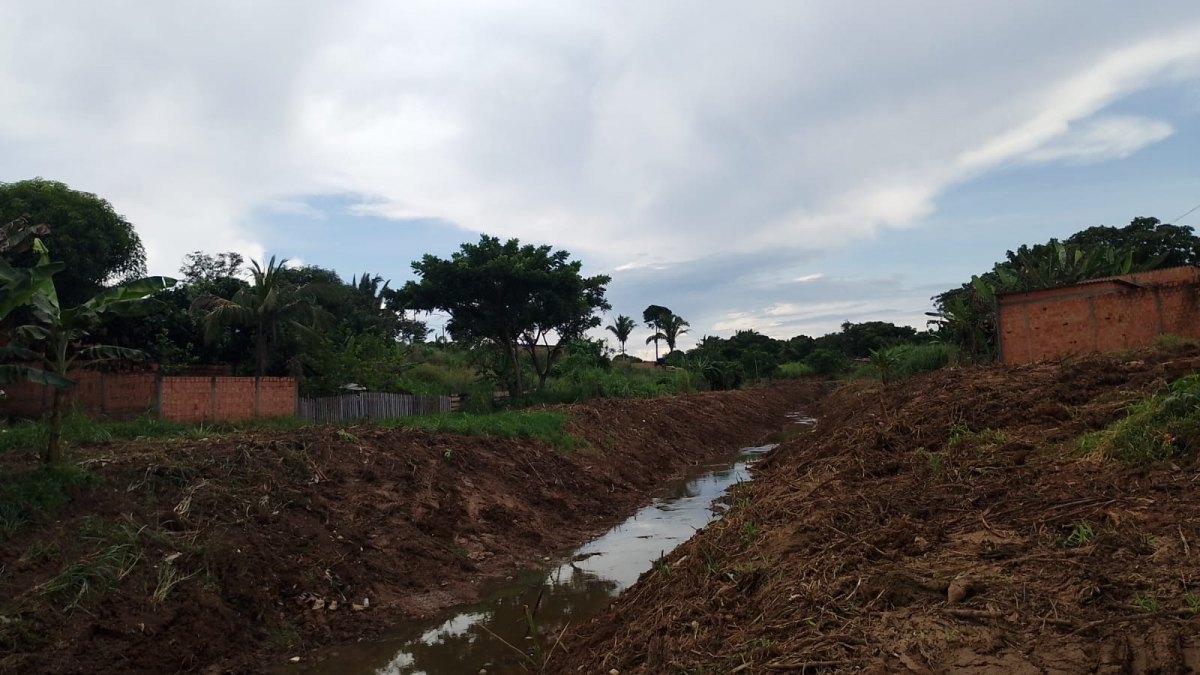 EDWILSON NEGREIROS: Vereador solicita e SEMOB providencia limpeza de canal no Cidade do Lobo