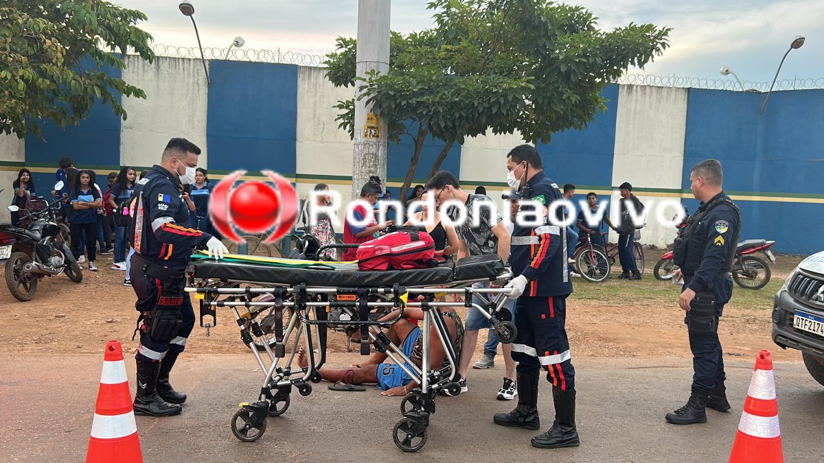 VÍDEO: Reboque de moto se solta e atinge motociclista em frente de escola 
