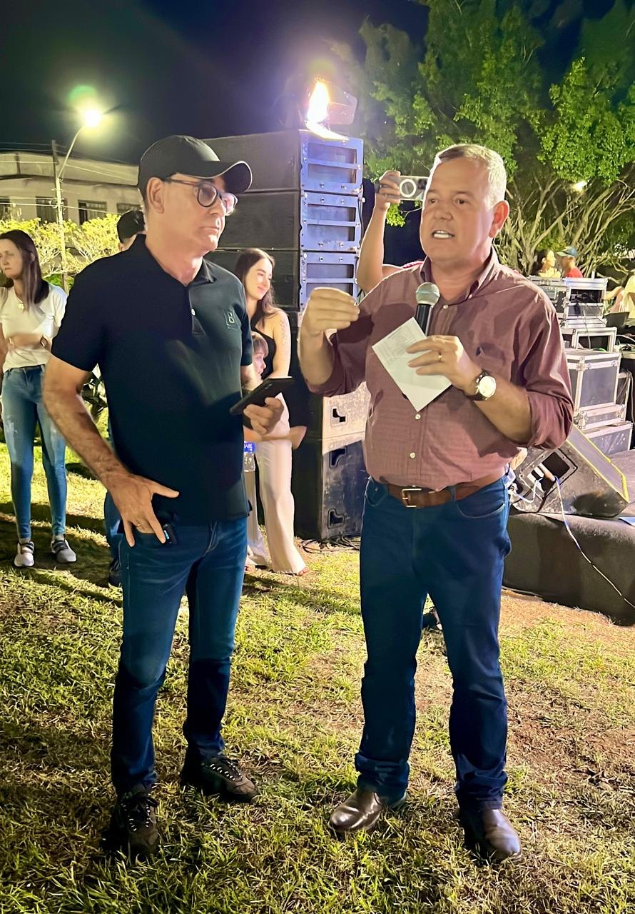 LÚCIO MOSQUINI: Deputado e prefeito assinam ordem de serviço para praça em Ouro Preto do Oeste