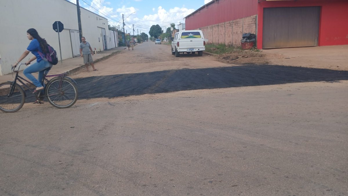 VEREADOR: Negreiros solicita recuperação asfáltica para Bairro São Francisco e é atendido