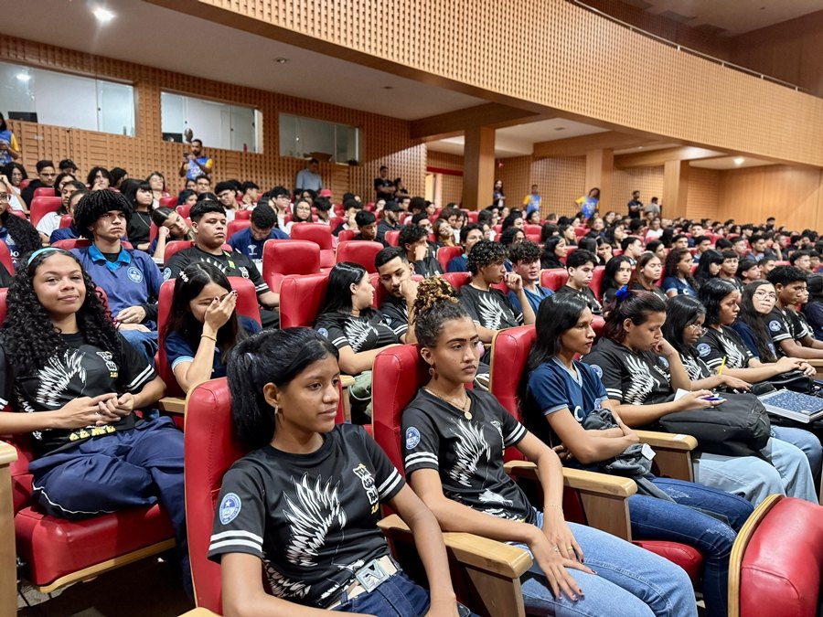 AULÃO: 'Tô ligado no Enem' reúne mais de mil alunos no teatro Palácio das Artes