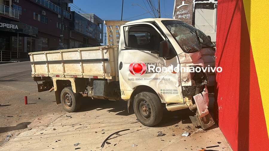 VÍDEO: Grave colisão entre caminhão e Fiat Toro deixa dois feridos na Alexandre